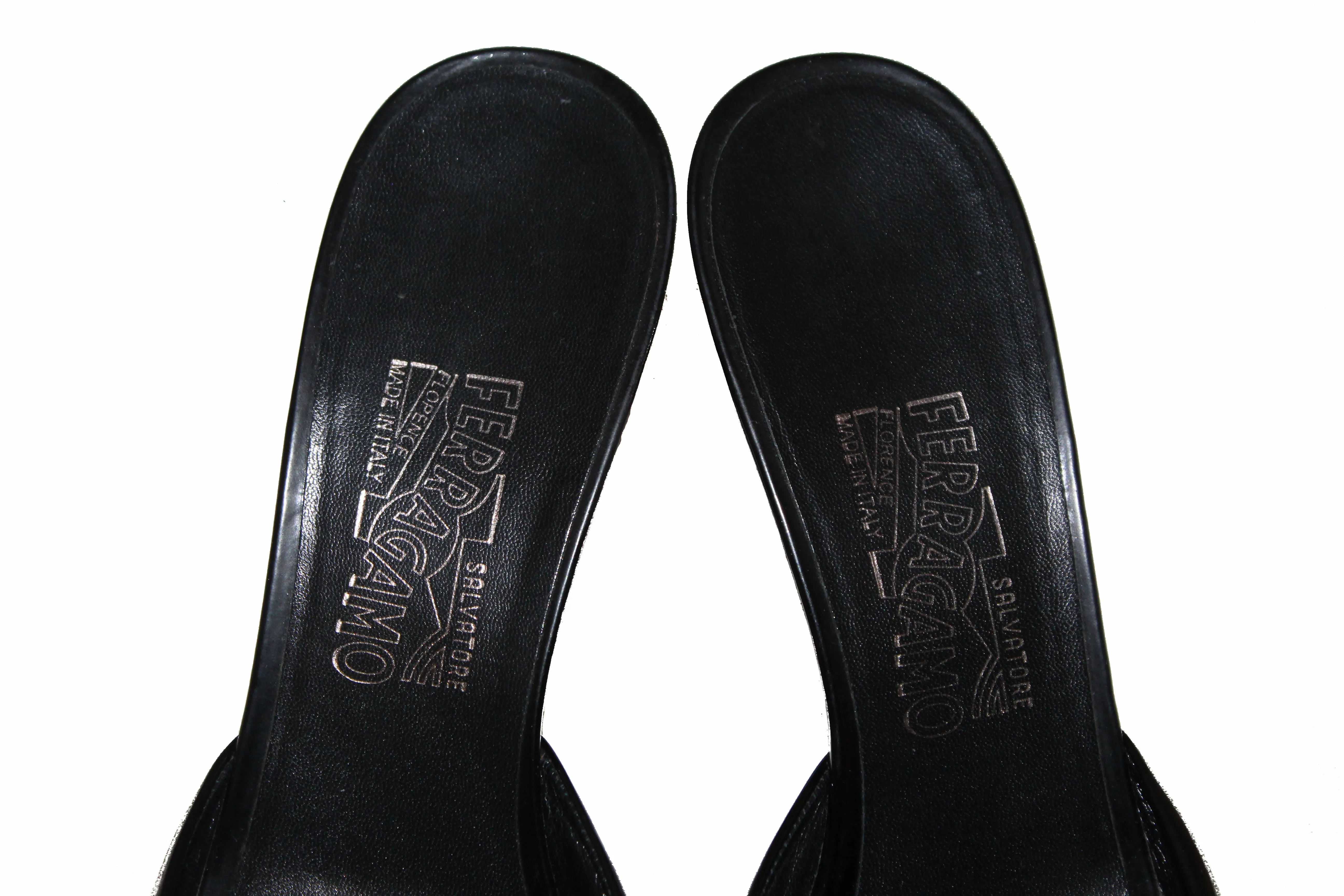 Authentic Salvatore Ferragamo Black Patent Calfskin Leather Riberia Size 9C