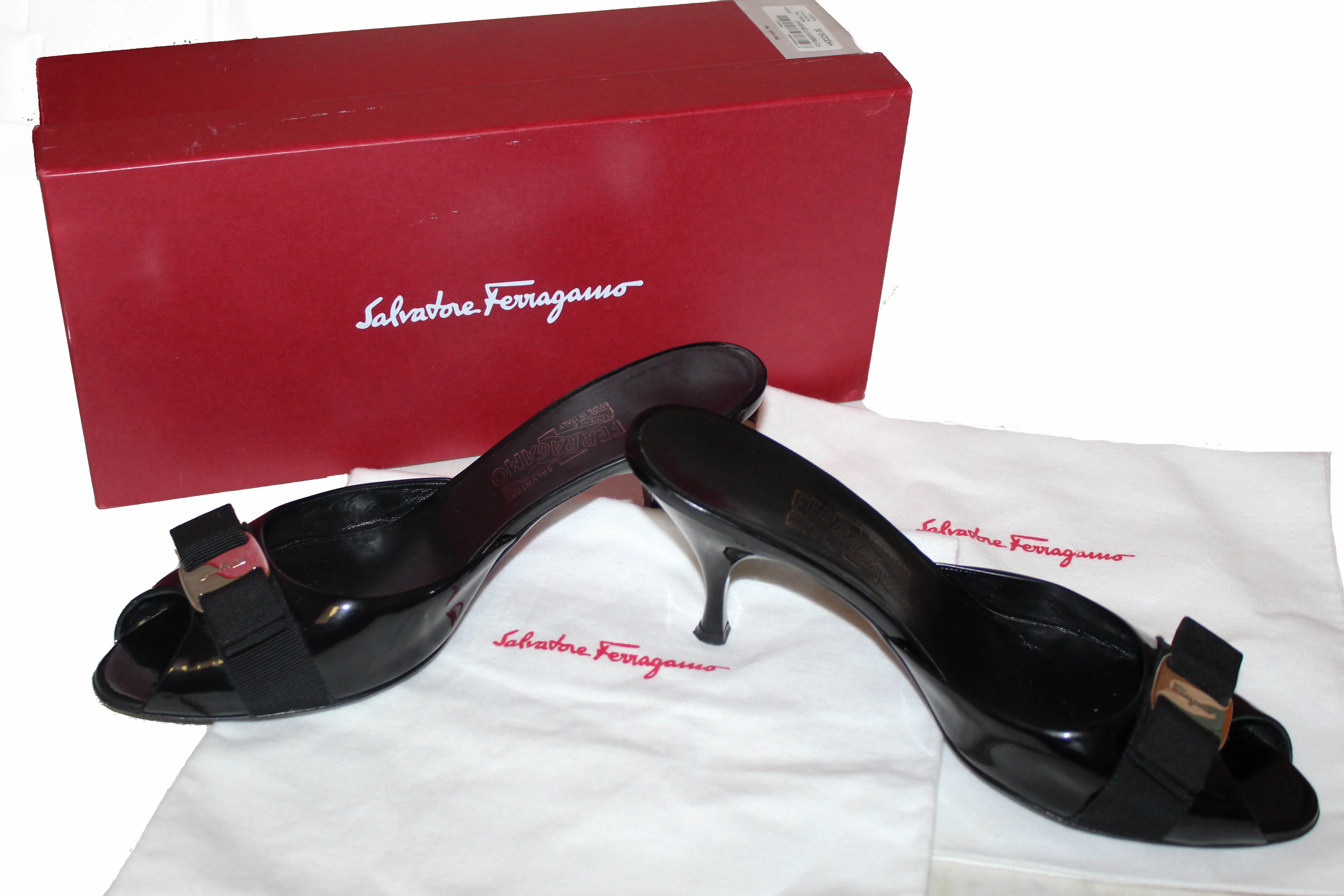 Authentic Salvatore Ferragamo Black Patent Calfskin Leather Riberia Size 9C