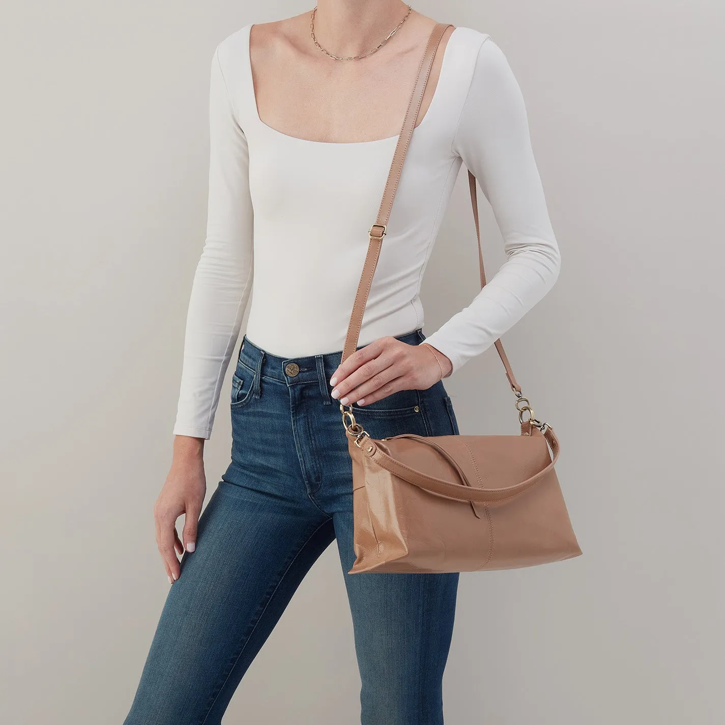 Avon Shoulder Bag In Polished Leather - Cashmere