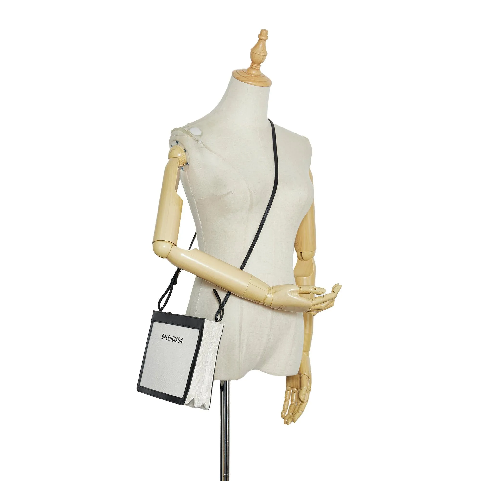 Balenciaga Navy Pochette M Crossbody (SHG-vvllwg)