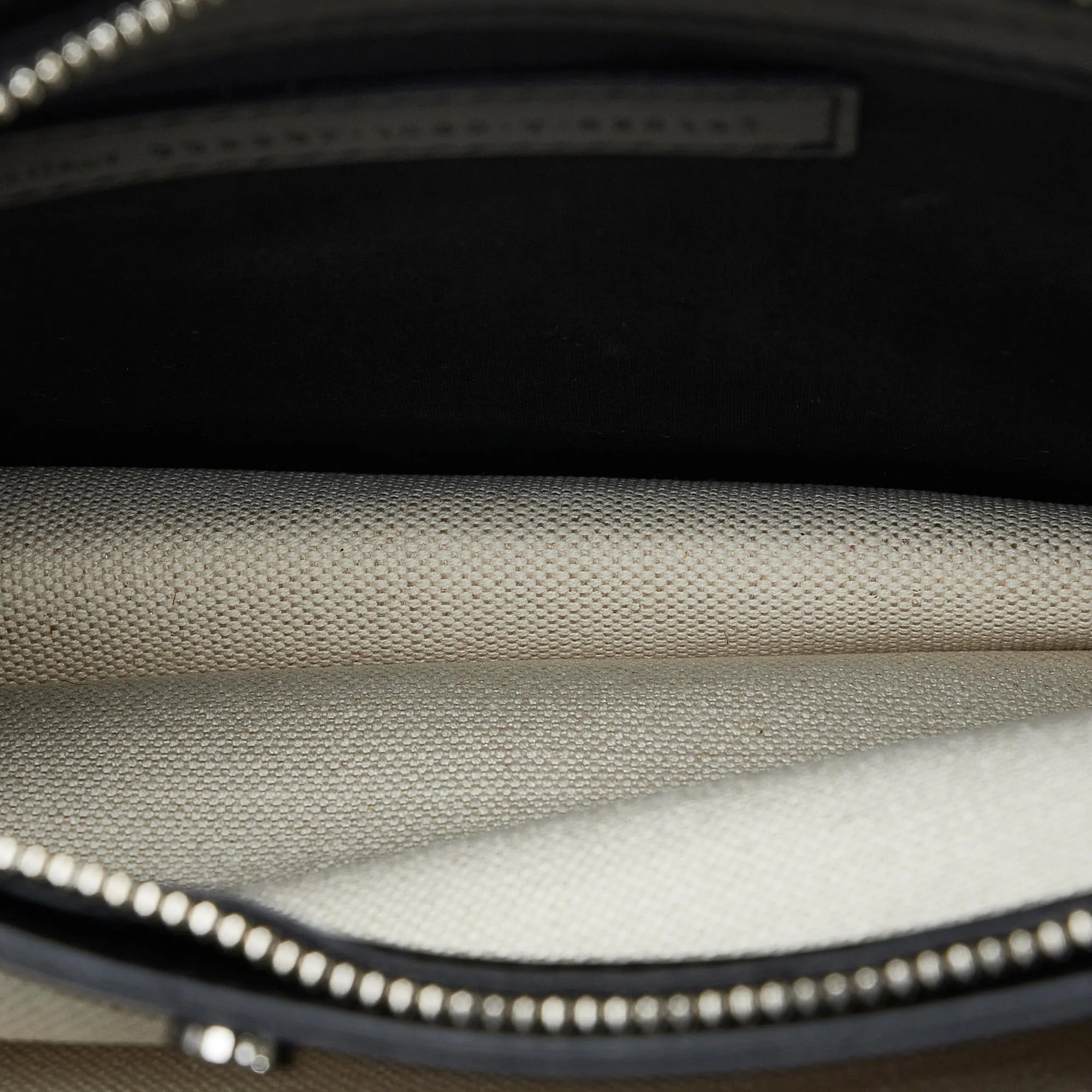 Balenciaga Navy Pochette M Crossbody (SHG-vvllwg)