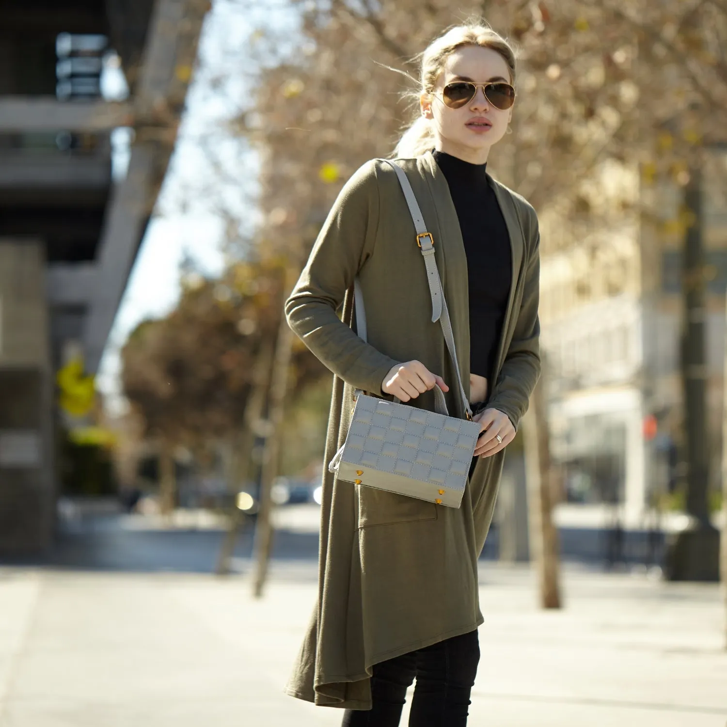 Quilted Gray Leather Purse – Elegant & Versatile Handbag for Every Occasion