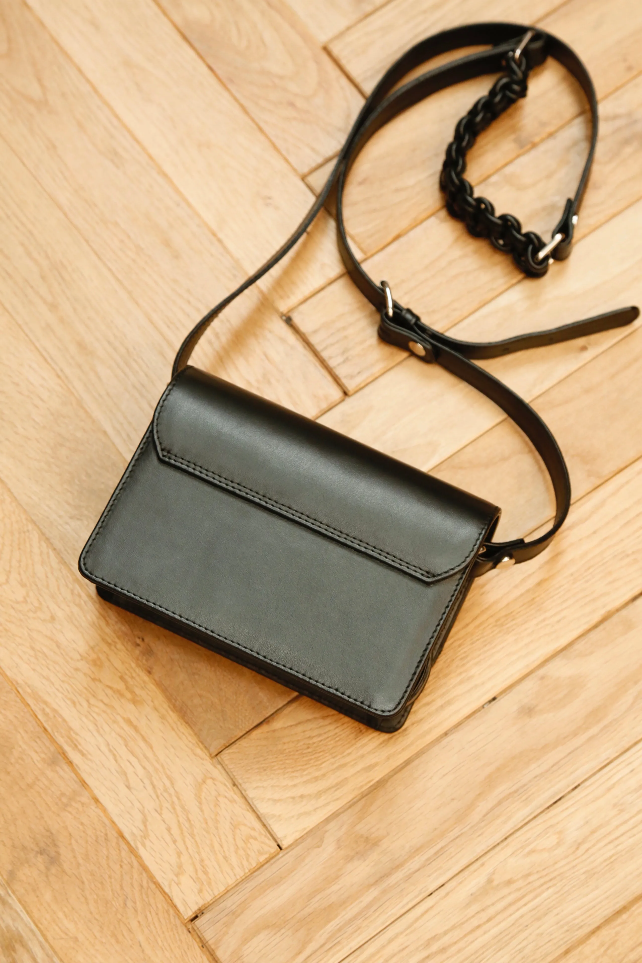SAGAN VIENNA VIENNA CROSSBODY BAG S (NERO-RATTAN BEIGE)
