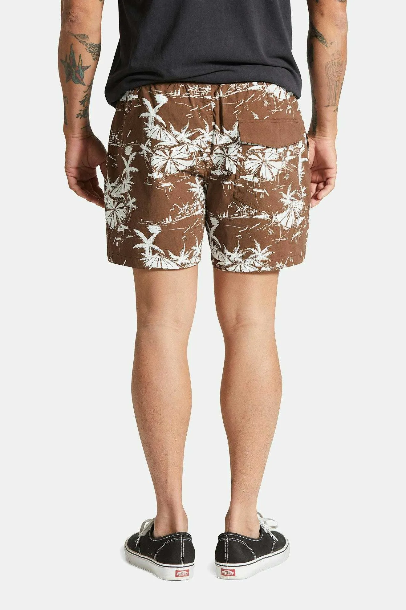 Voyage Hybrid Short 5.5" - Sepia Umbrella Scene